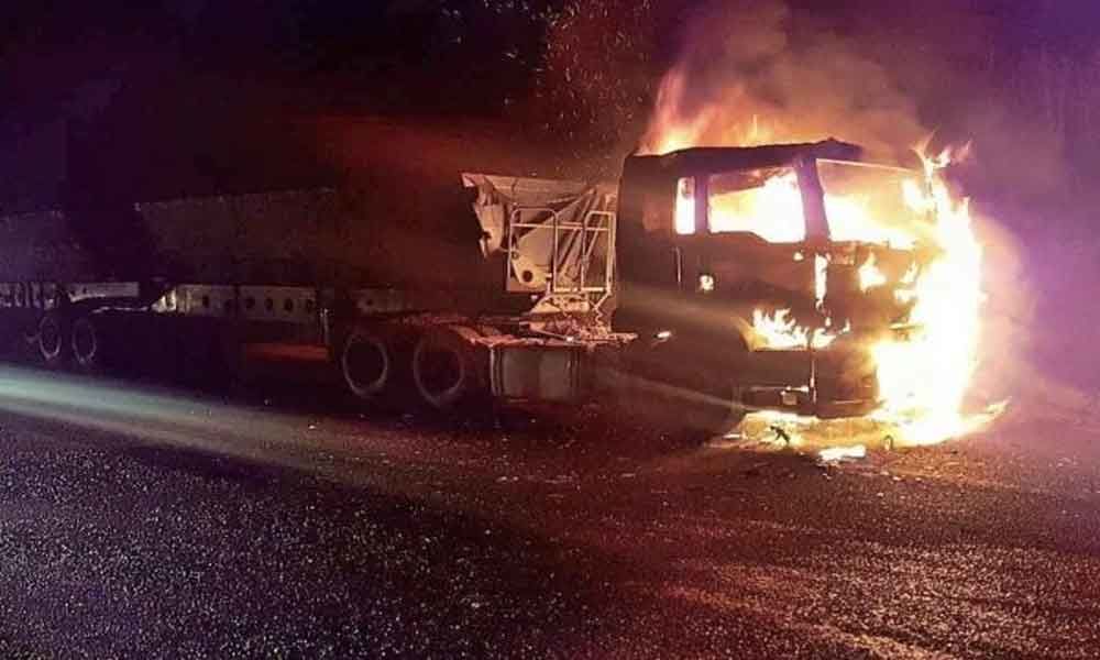Trucks burnt at Ibrahimpatnam