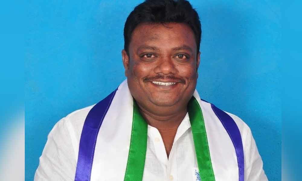 MLA Jogarao offers helping hand to accident victims at  Vizianagaram district