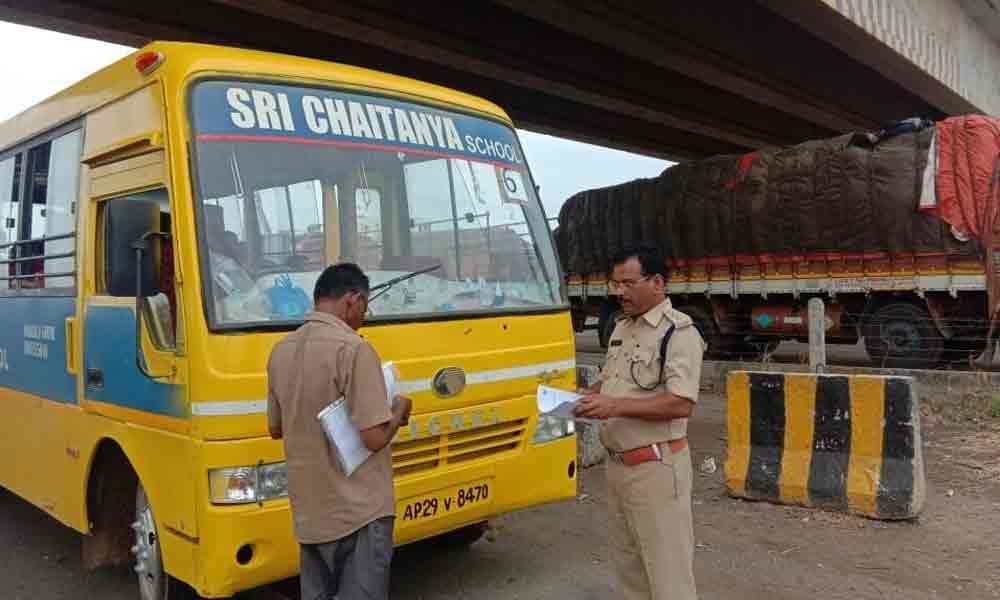 2 school buses seized for violating safety regulations