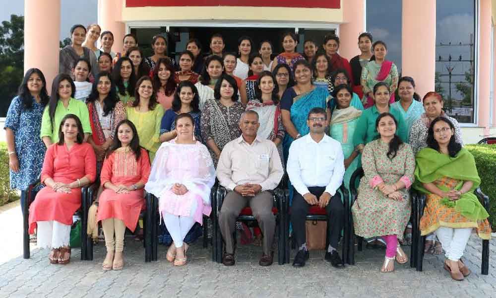 Life skills course for wives of Army officers