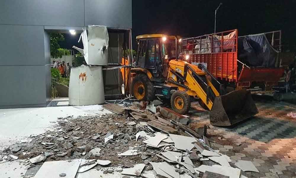 HC rejects plea to stop Praja Vedika demolition