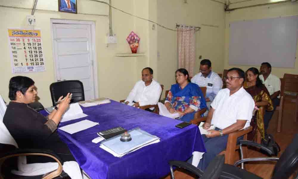 Provide better medical facilities to patients: Collector Bharati Hollikeri