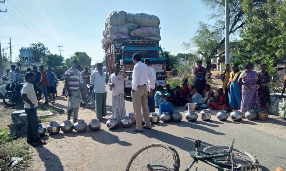 Dattappagudem villagers stage protest with empty pots for drinking water