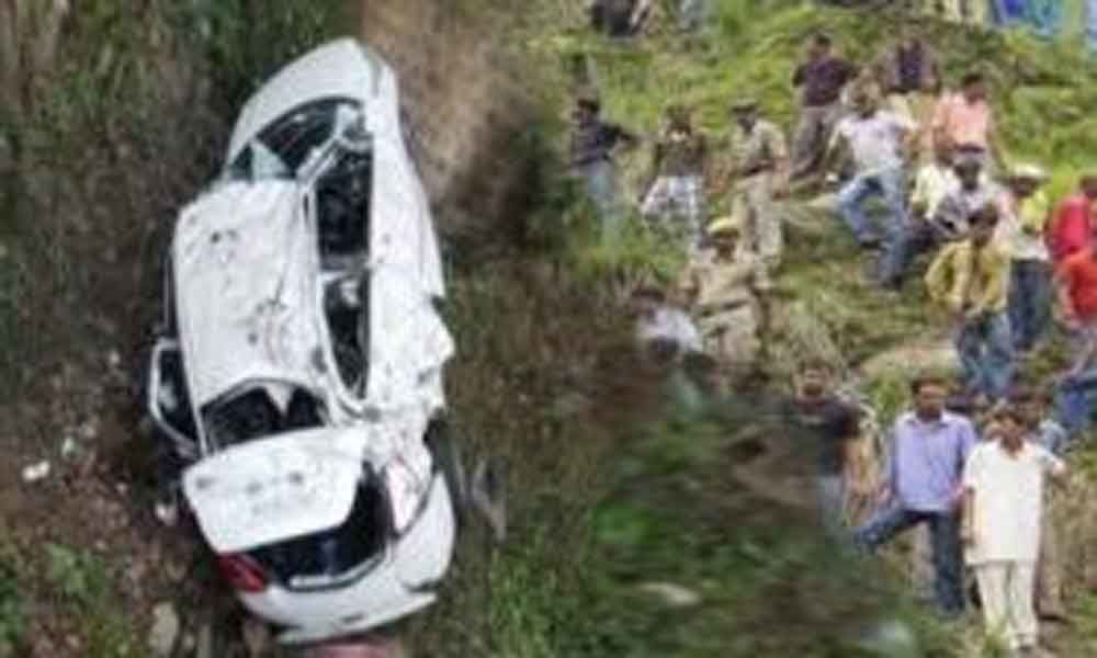 Car falls into gorge in Himachal Pradesh, 3 killed