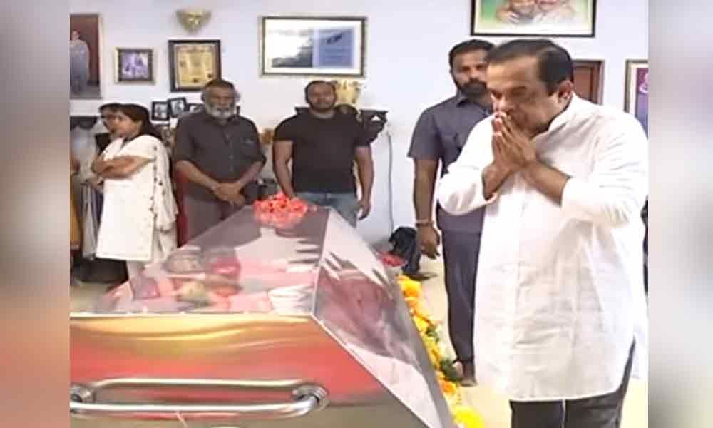 Comedian Brahmanandam gets emotional over Vijaya Nirmalas death