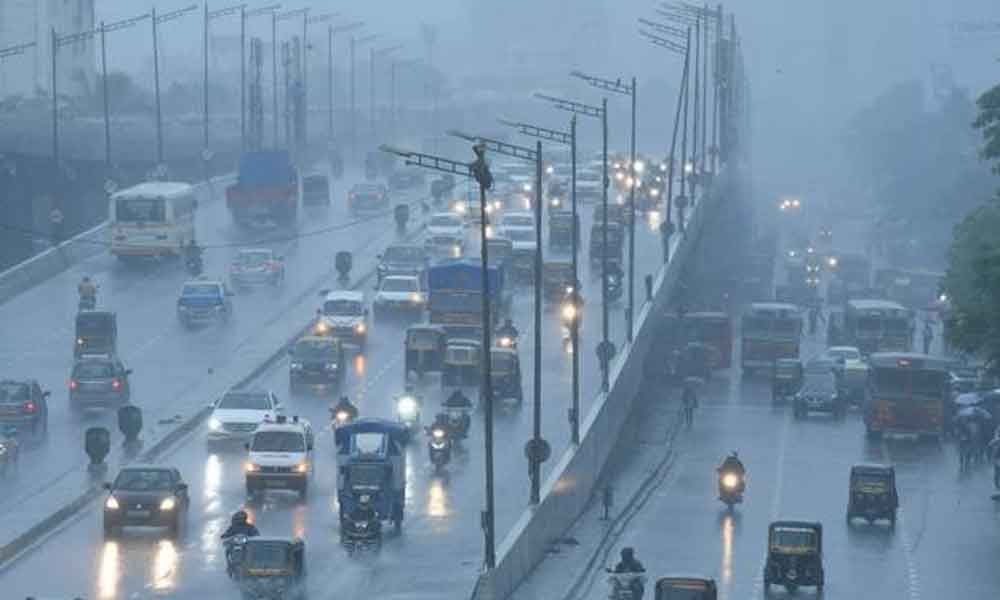 Mumbai gets first spell of heavy rains; traffic affected