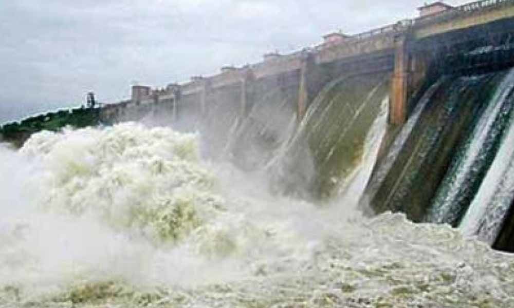 Telangana, Andhra to divert Godavari water to Krishna