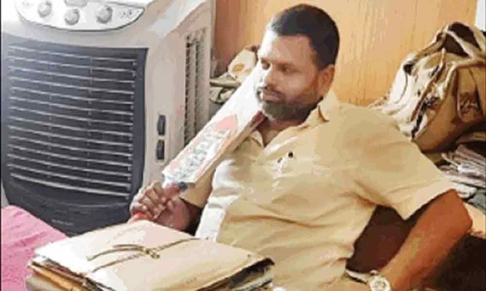 After Akash Vijayvargiya, another BJP leader threatens officials with bat
