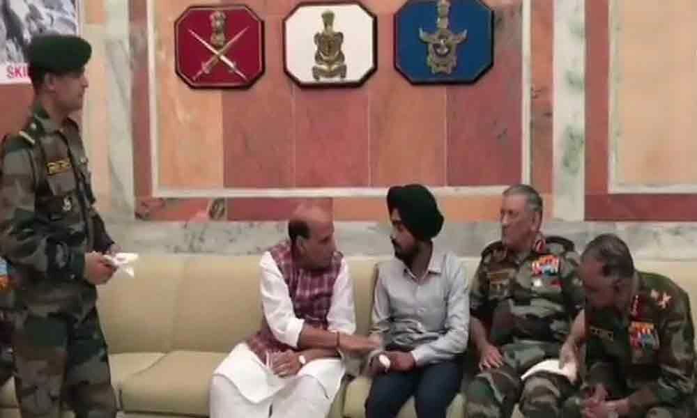 Rajnath Singh, Army chief meet officer injured during Makau expedition