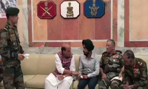 Rajnath Singh, Army chief meet officer injured during Makau expedition