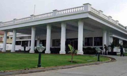 TS, AP officials discuss division of AP Bhavan property