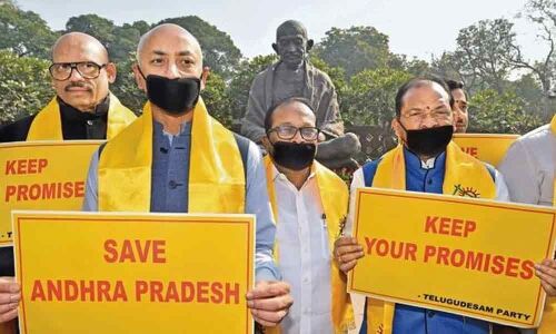 AP should not give up SCS issue