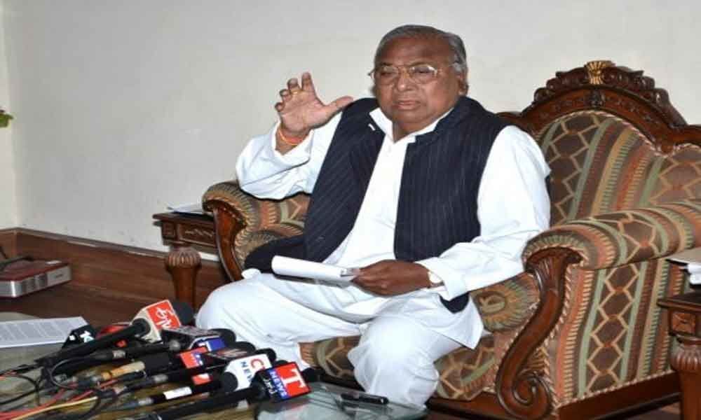 Take charge for sake of country: Hanumantha Rao asks Rahul Gandhi to continue as party President