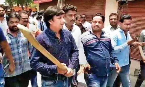 Out on bail, BJP MLA Akash Vijayvargiya gets heros welcome