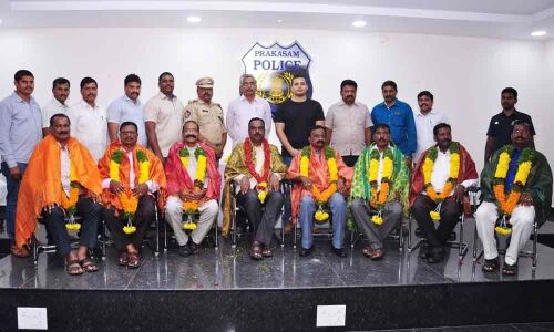SP Siddharth Kaushal felicitates retiring cops