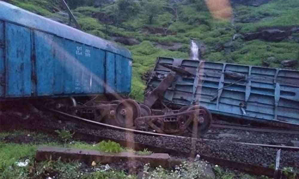 Goods train derails in Maharashtra