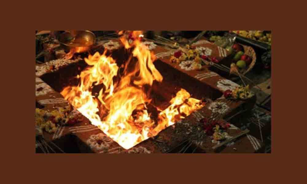 Women propitiate God with Yagam for rains in Chivemla