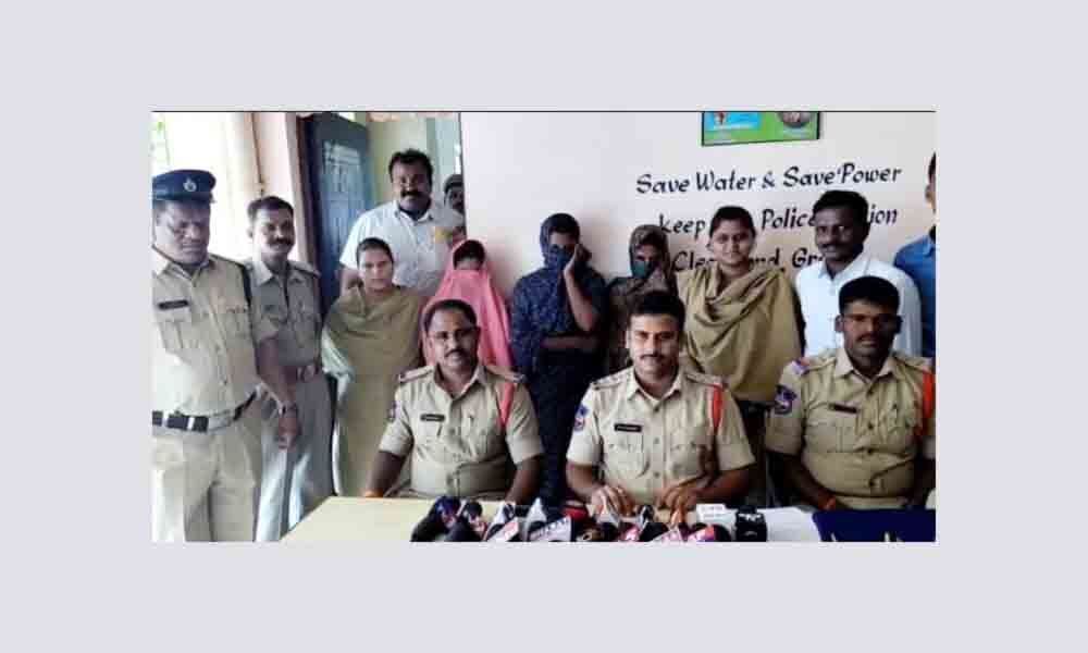 Three woman thieves held, 2.5 lakh recovered in Miryalaguda