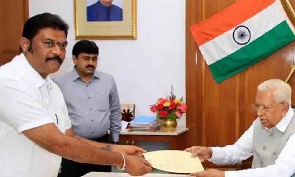 Kumaraswamy Government in Karnataka Under Threat: 2 Congress MLAs quit Assembly