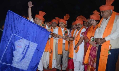 Amarnath Yatra begins, over 7,500 pilgrims head for cave shrine
