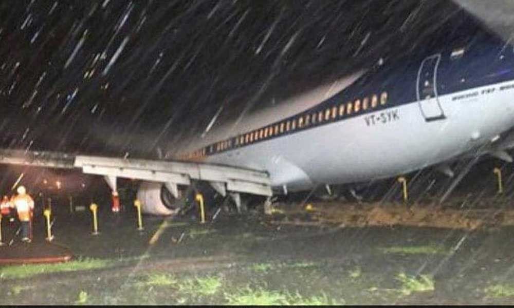 Mumbai Rains kill 22 people; 54 flights diverted