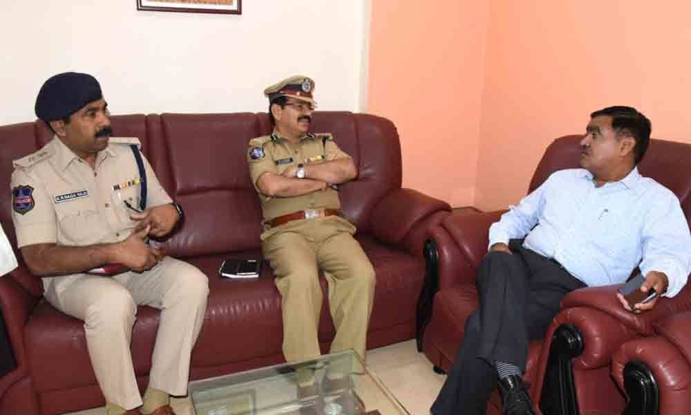 Additional DGP Govind Singh inspects CID office in Warangal