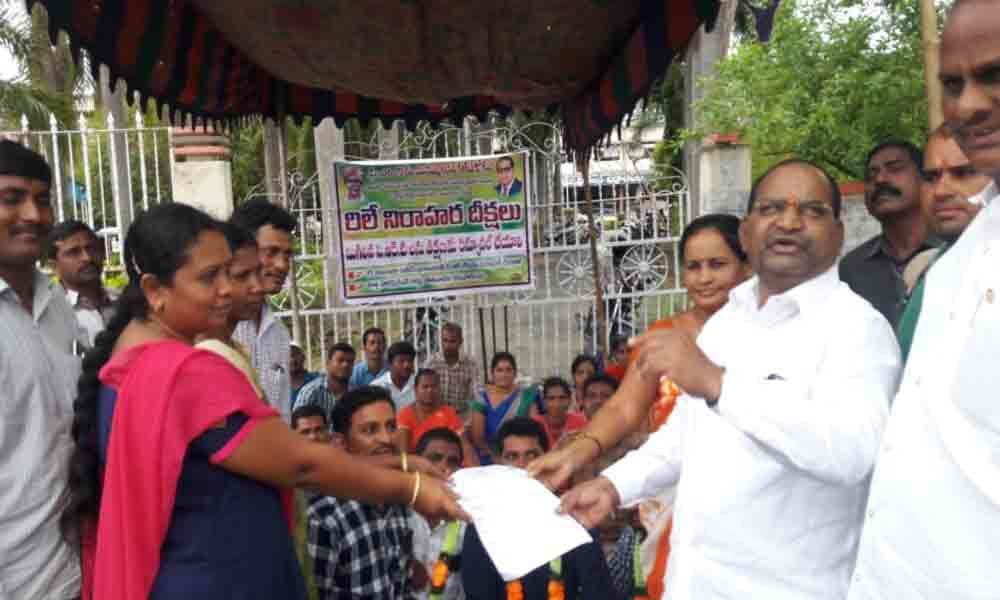 ITDA contract teachers launch hunger strike seeking renewal of services in Bhadrachalam