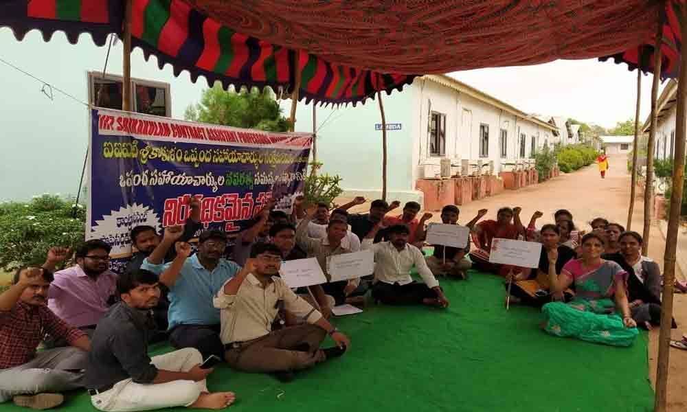 IIIT contract faculty strike continues
