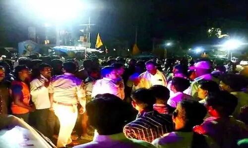 Flexi fight between YSRCP and TDP in Chittoor district