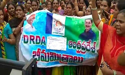 Bhima Mitra workers protest at CM YS Jagans residence
