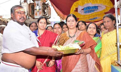 Galla Aruna performs puja to Ganganamma Temple