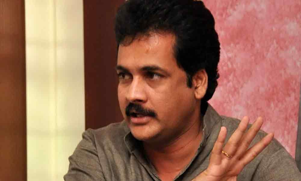 Actor Shivaji detained at Hyderabad airport