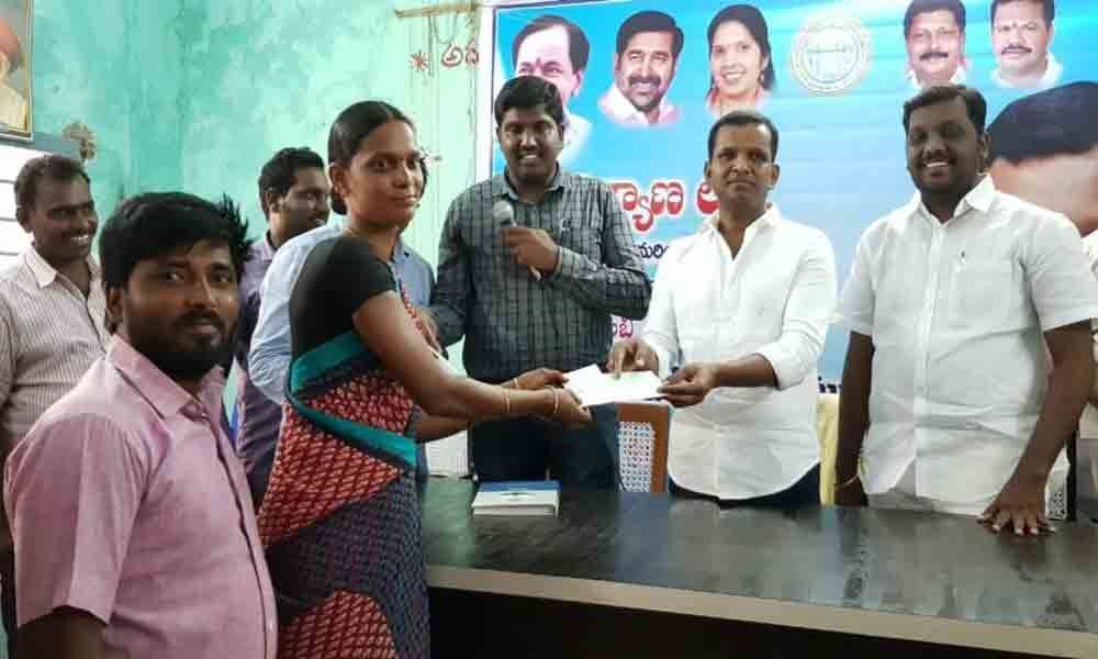 55 lakh worth Kalyana Lakshmi, Shaadi Mubarak cheques distributed in Arvapally