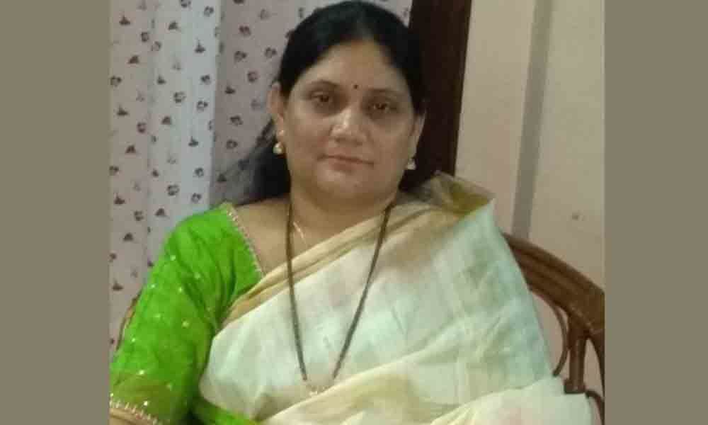 Additional Drug Controller Pallavi killed in road accident in Khammam