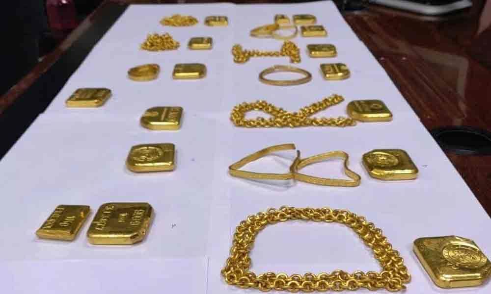 Umrah pilgrims fall prey to gold smugglers