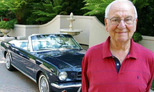 Lee Iacocca, who rescued Chrysler, dies at 94