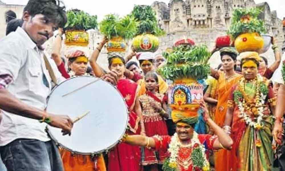 Telangana: Bonalu festivities kick off at a temple in Golconda