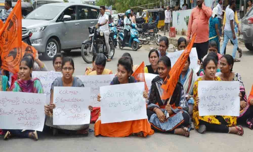Fill vacant posts,ABVP demands in Hanamkonda