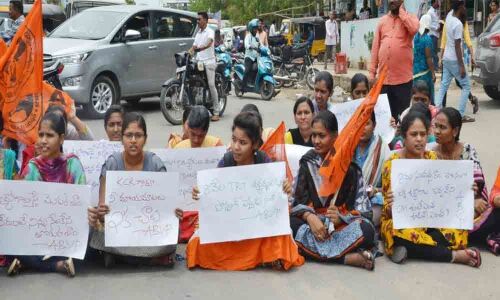 Fill vacant posts,ABVP demands in Hanamkonda