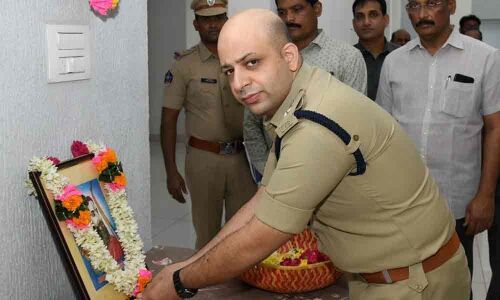 SP Adanan Nayeem Asmi pays tributes to AlluriSitarama Raju