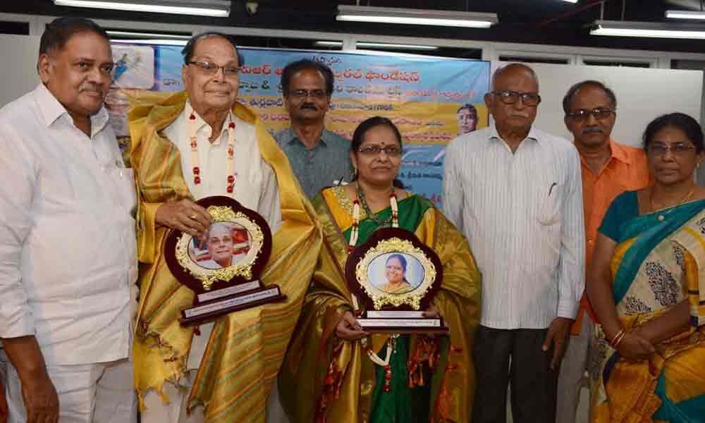 Turlapati receives Ravuri Literary Award in Vijayawada