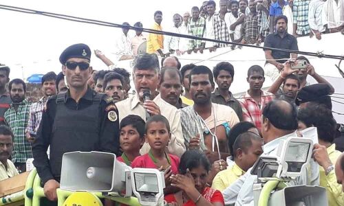 Chandrababu Naidu consoles Padmas kin, offers support