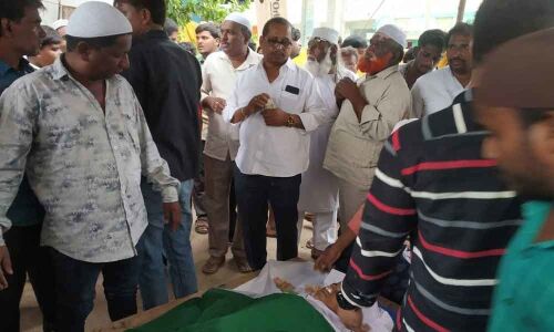 Corporator Dodla Venkatesh Goud hands over 20K ex-gratia