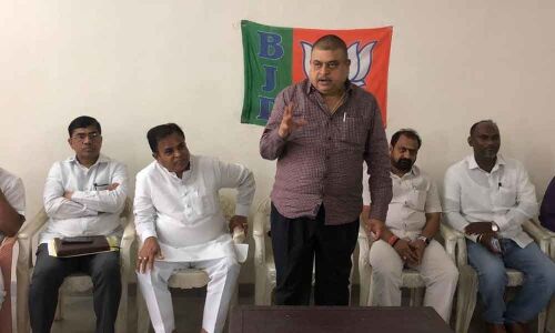 Cadre told to take Centers schemes to people