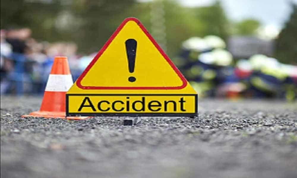Eight killed, 3 injured in tempo-truck collision