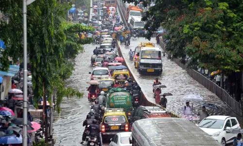 Heavy rains continue to lash Mumbai, high tide likely