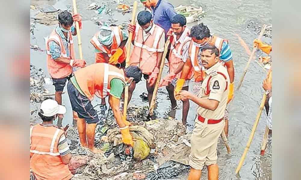 Hyderabad: Skeletal remains found in drain at Chandrayangutta