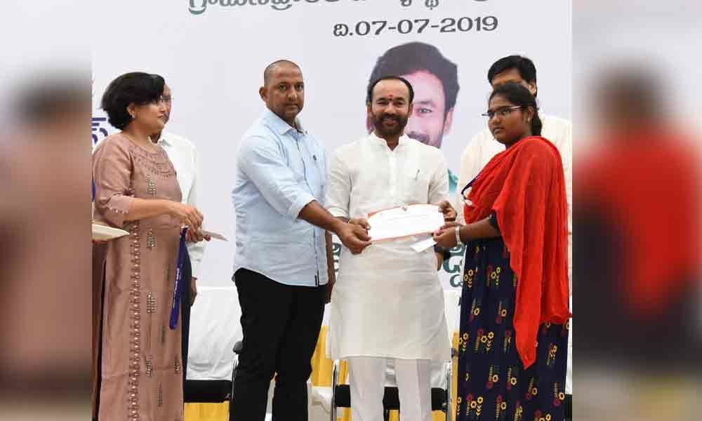 Union Minister distributes Pratibha awards to 184 students