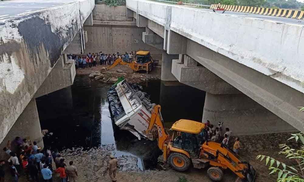 29 dead as bus falls into drain on Yamuna Expressway in Agra