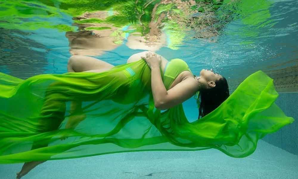 Sameera Reddy shared fearless underwater baby bump pictures